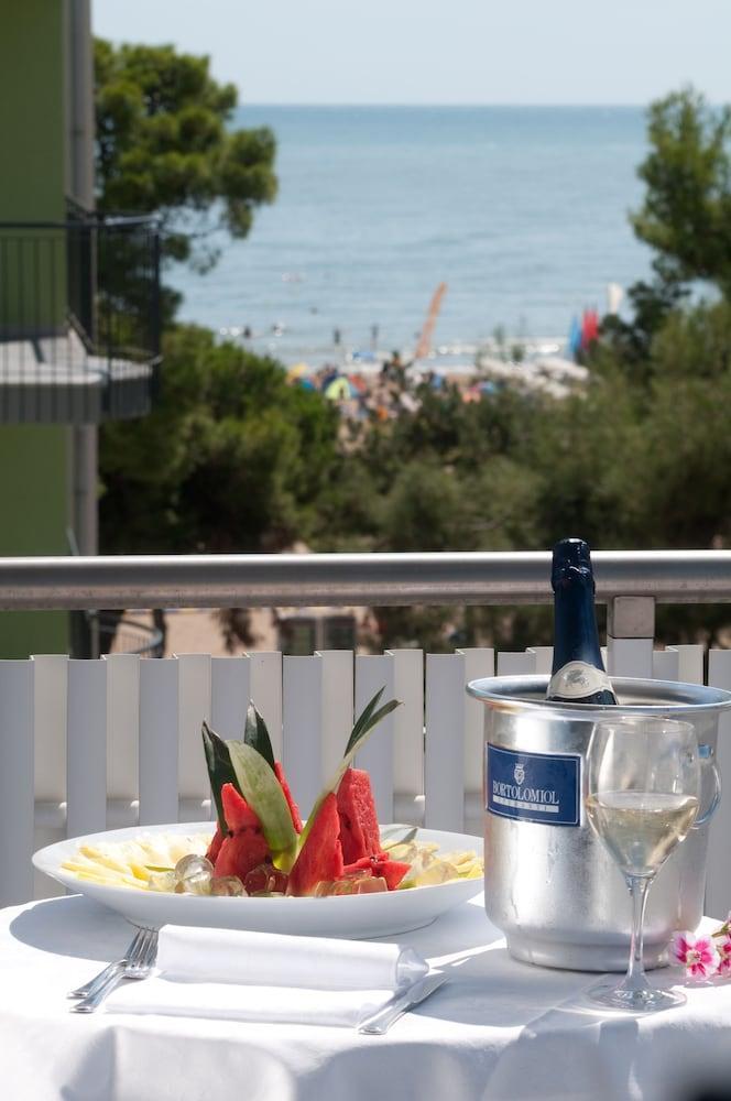 Hotel Salus Lignano Sabbiadoro Exterior foto