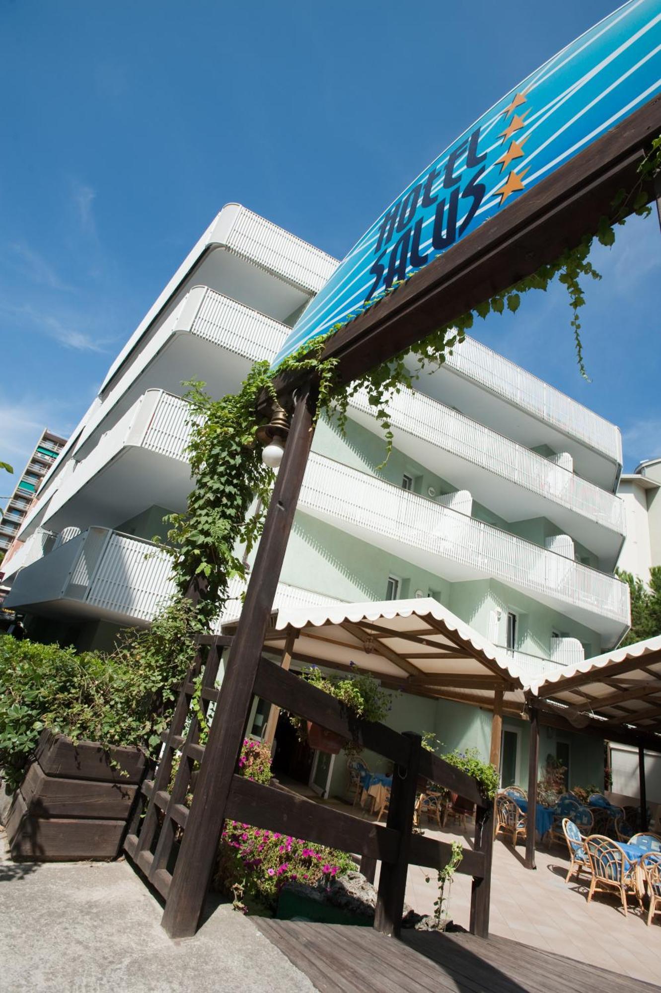 Hotel Salus Lignano Sabbiadoro Exterior foto