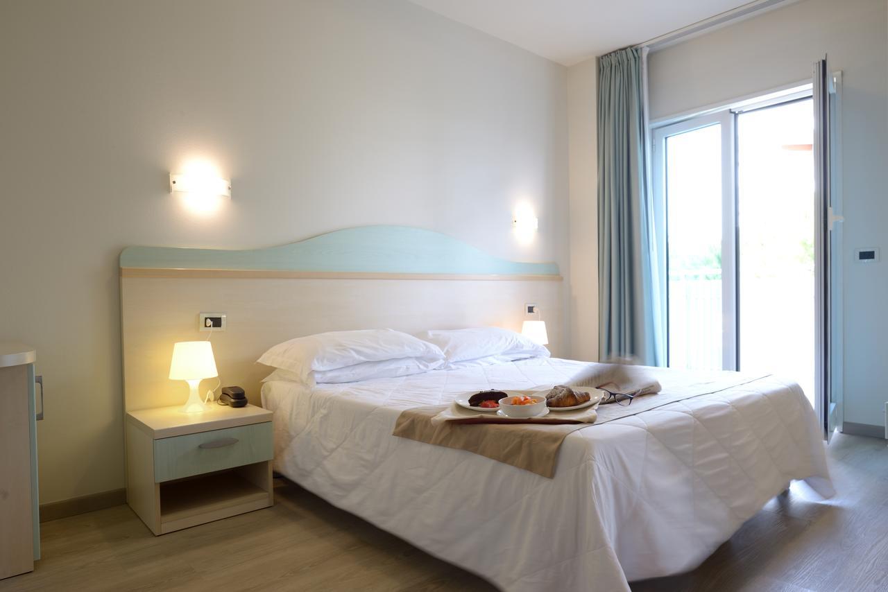 Hotel Salus Lignano Sabbiadoro Exterior foto