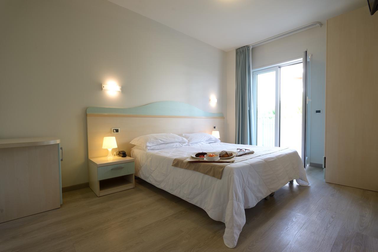 Hotel Salus Lignano Sabbiadoro Exterior foto