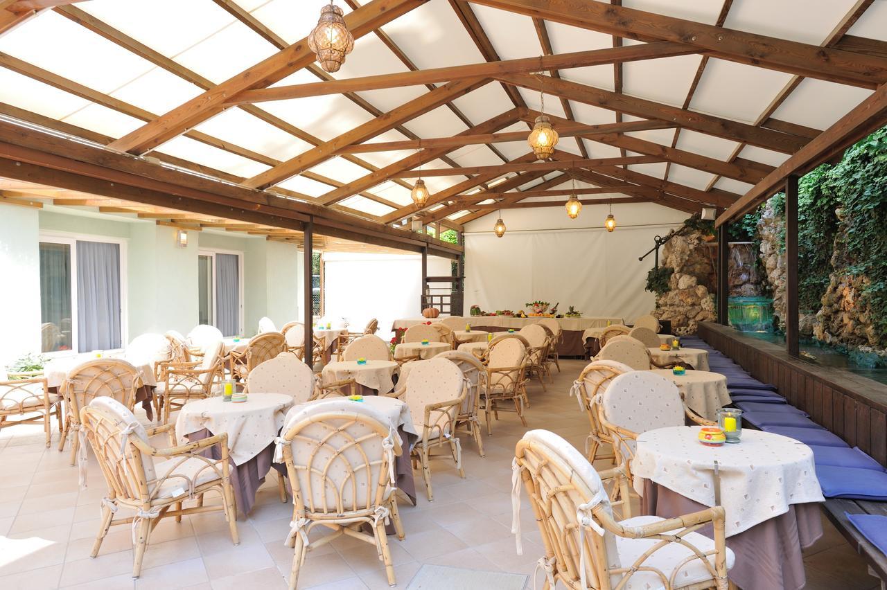 Hotel Salus Lignano Sabbiadoro Exterior foto