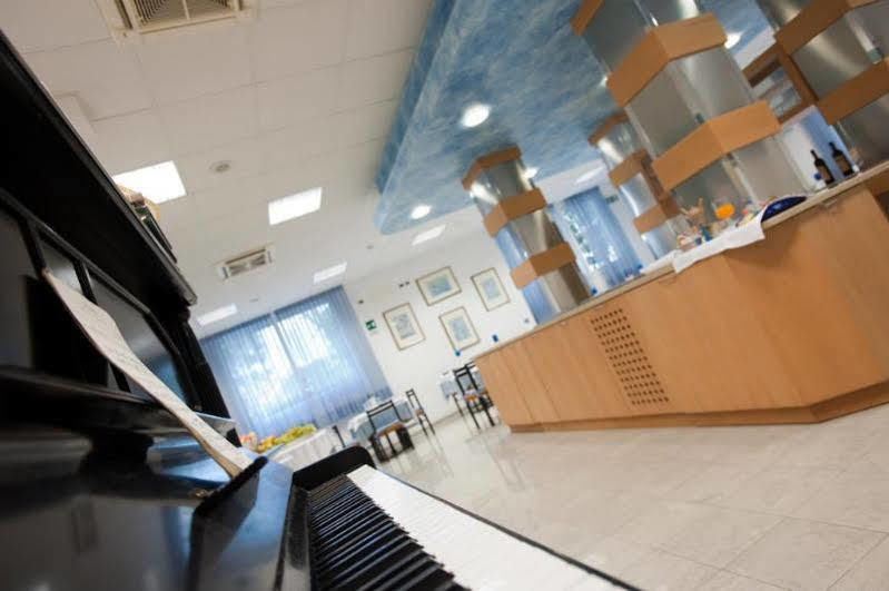 Hotel Salus Lignano Sabbiadoro Exterior foto