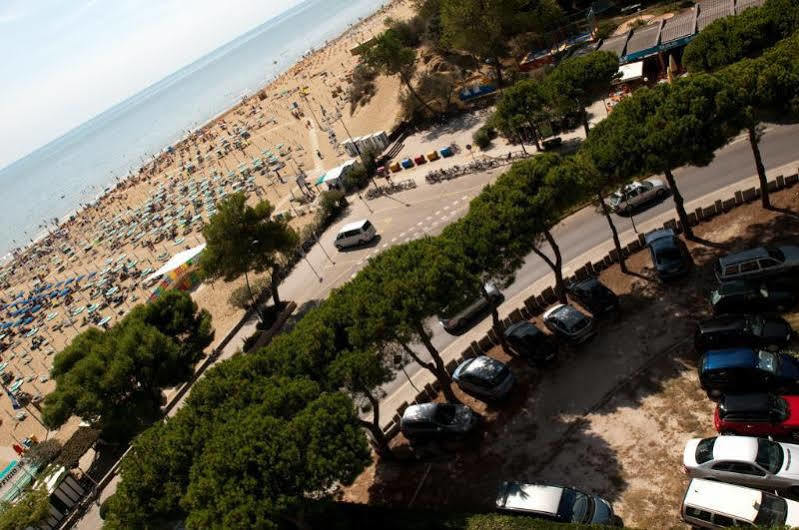 Hotel Salus Lignano Sabbiadoro Exterior foto